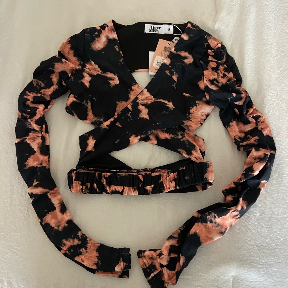 tiger mist black and orange long sleeve top, size small